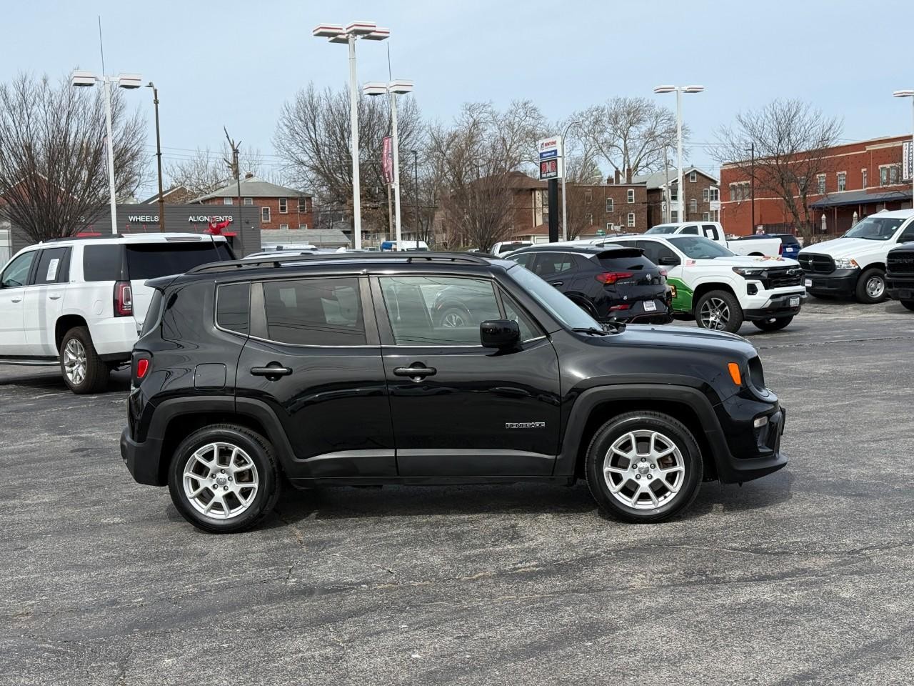Jeep Renegade Vehicle Full-screen Gallery Image 05