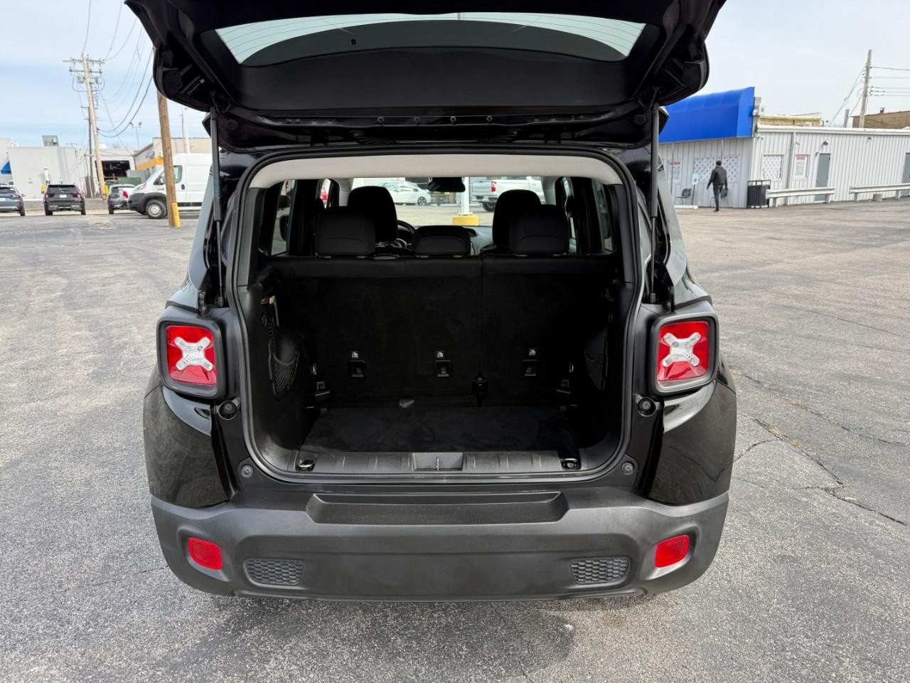 Jeep Renegade Vehicle Full-screen Gallery Image 08