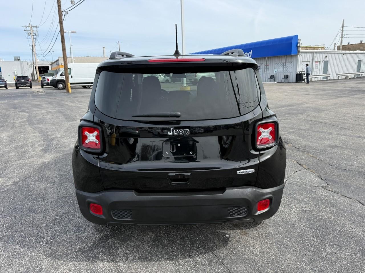 Jeep Renegade Vehicle Full-screen Gallery Image 09