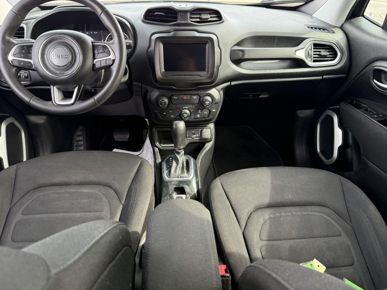 Jeep Renegade Vehicle Full-screen Gallery Image 12