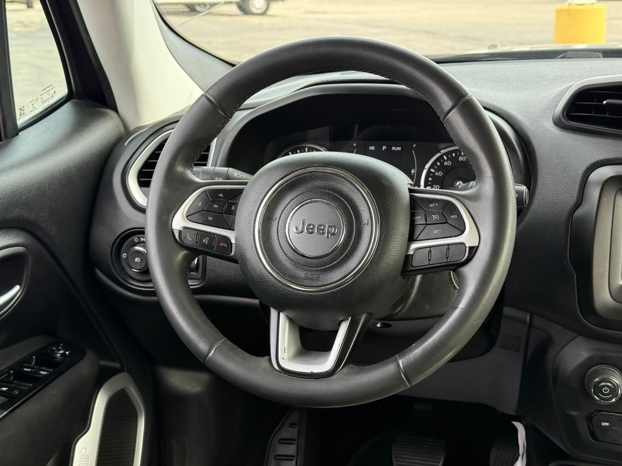 Jeep Renegade Vehicle Full-screen Gallery Image 13