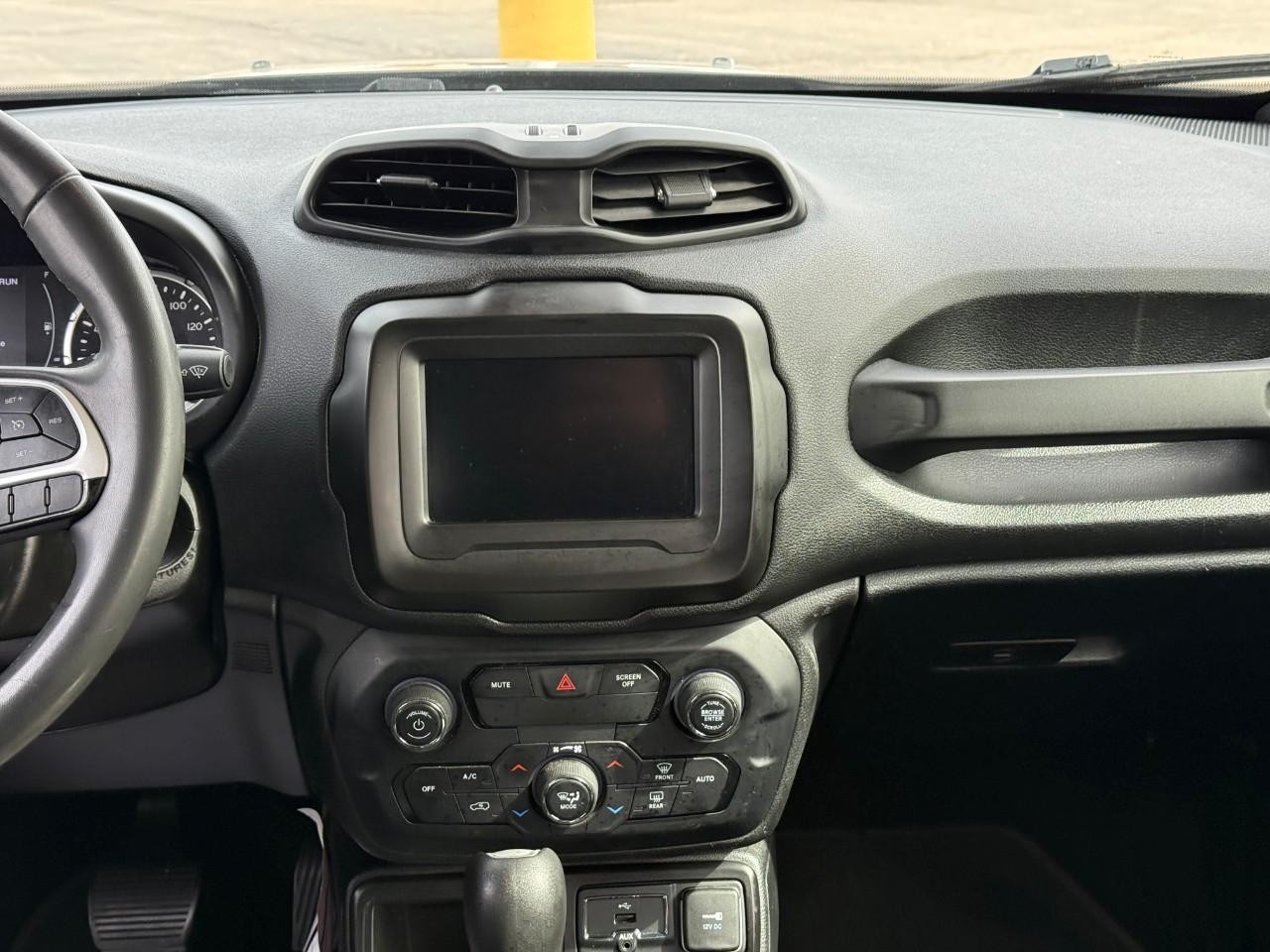 Jeep Renegade Vehicle Full-screen Gallery Image 14