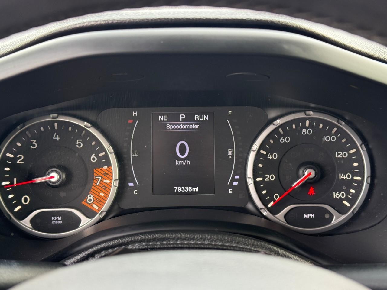 Jeep Renegade Vehicle Full-screen Gallery Image 21