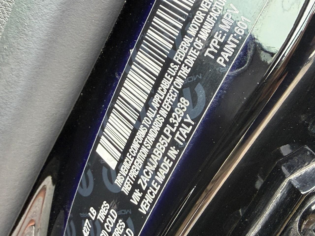 Jeep Renegade Vehicle Full-screen Gallery Image 23