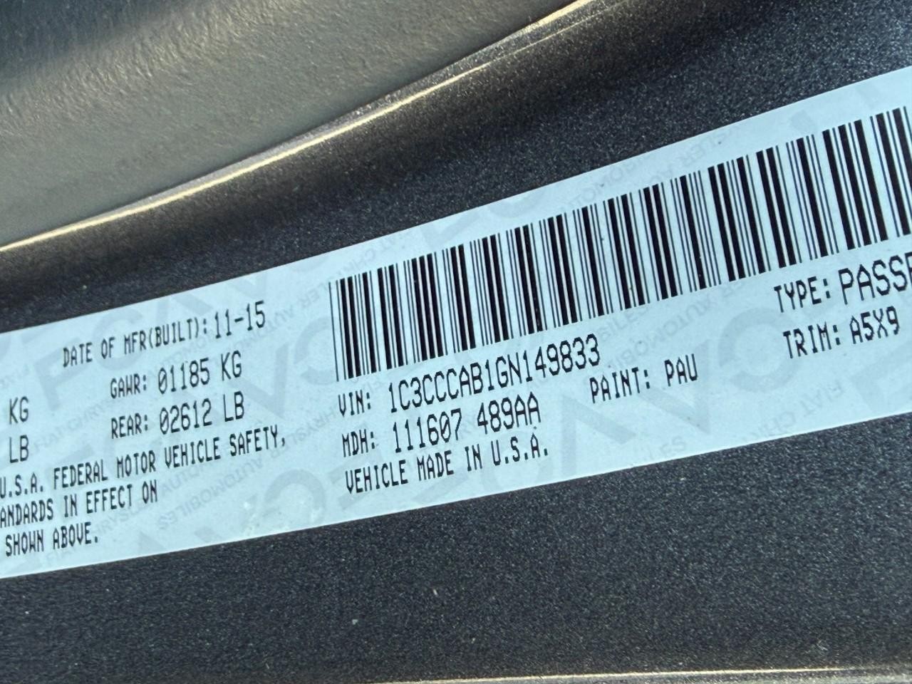 Chrysler 200 Vehicle Full-screen Gallery Image 24