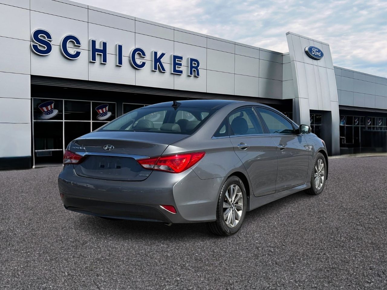 Hyundai Sonata Vehicle Full-screen Gallery Image 02