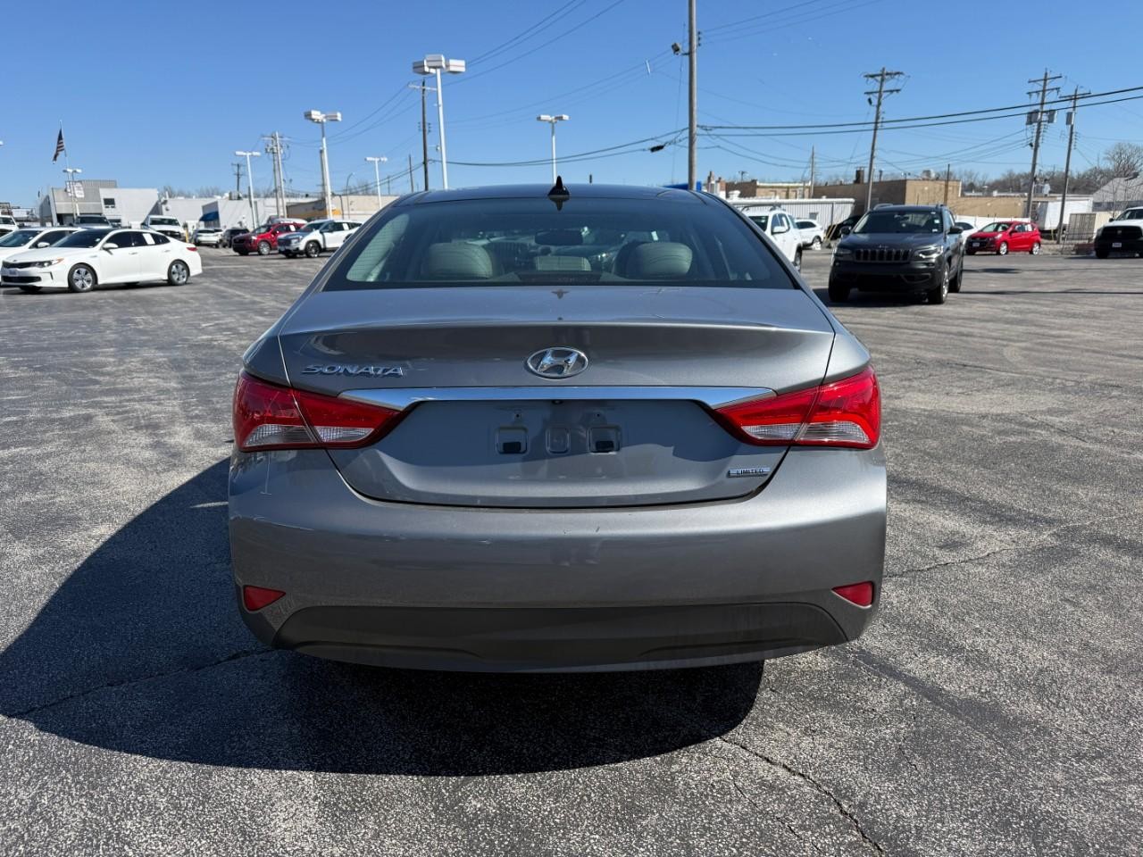 Hyundai Sonata Vehicle Full-screen Gallery Image 06