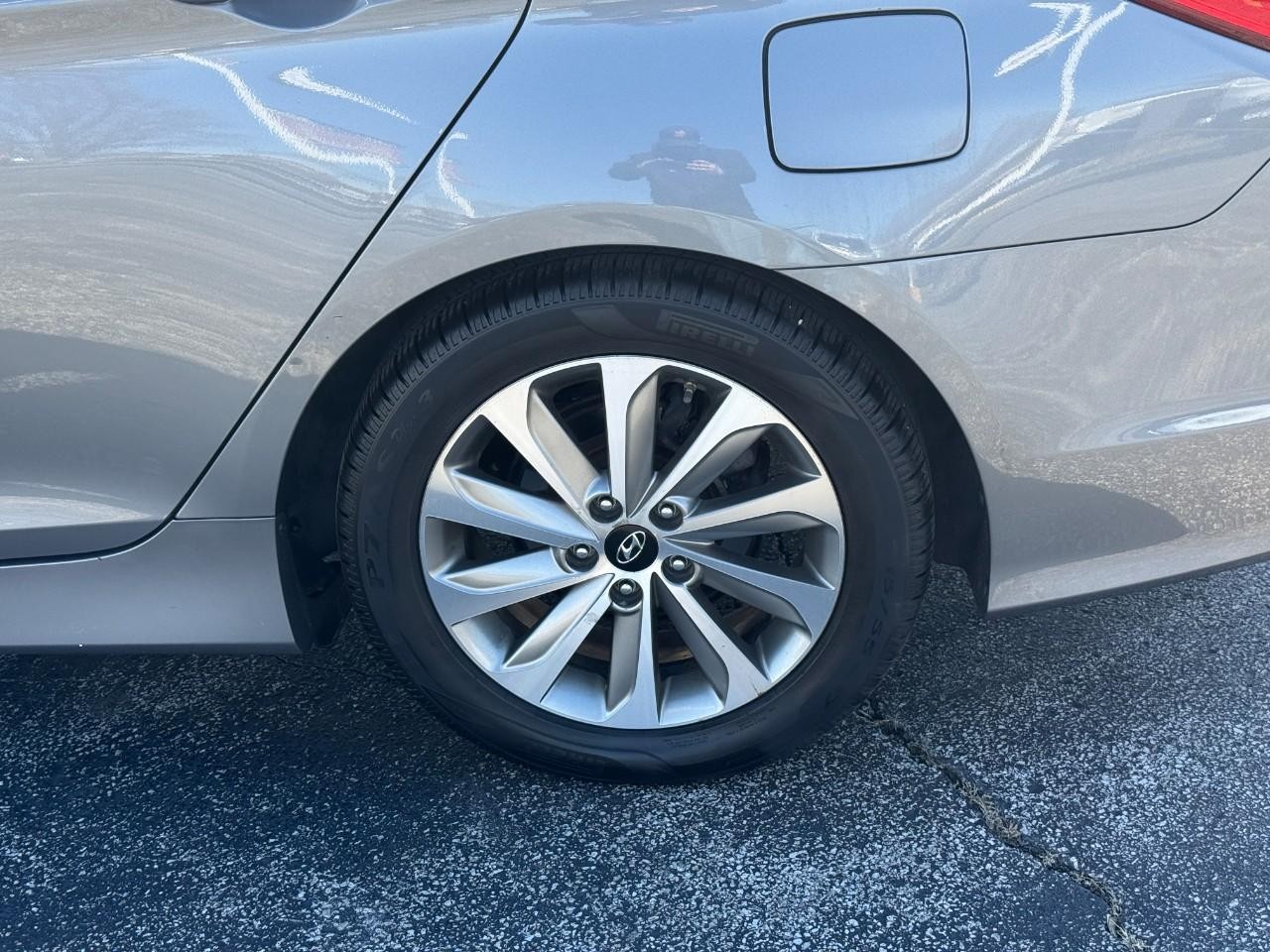 Hyundai Sonata Vehicle Full-screen Gallery Image 08