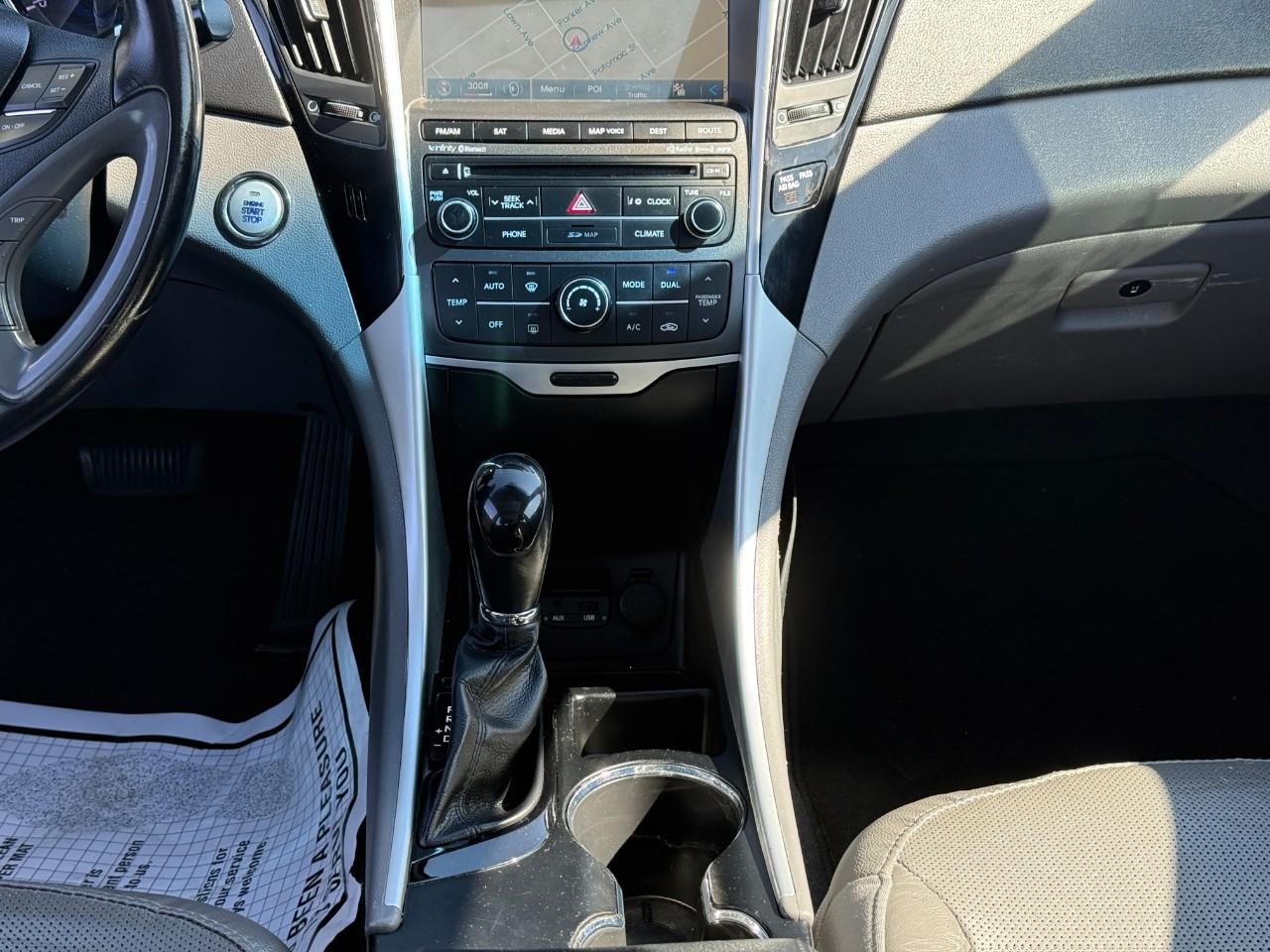 Hyundai Sonata Vehicle Full-screen Gallery Image 13