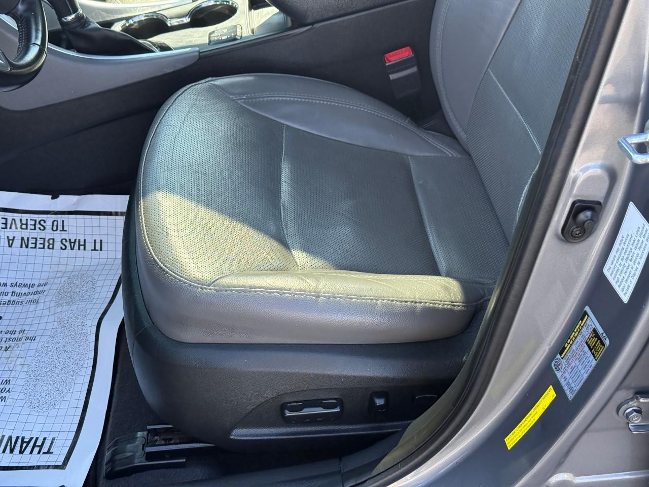 Hyundai Sonata Vehicle Full-screen Gallery Image 16