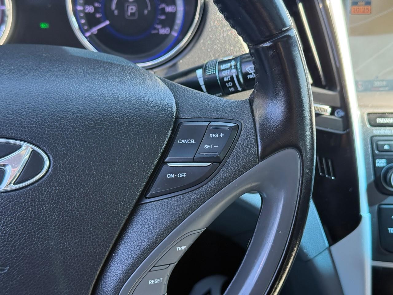 Hyundai Sonata Vehicle Full-screen Gallery Image 18