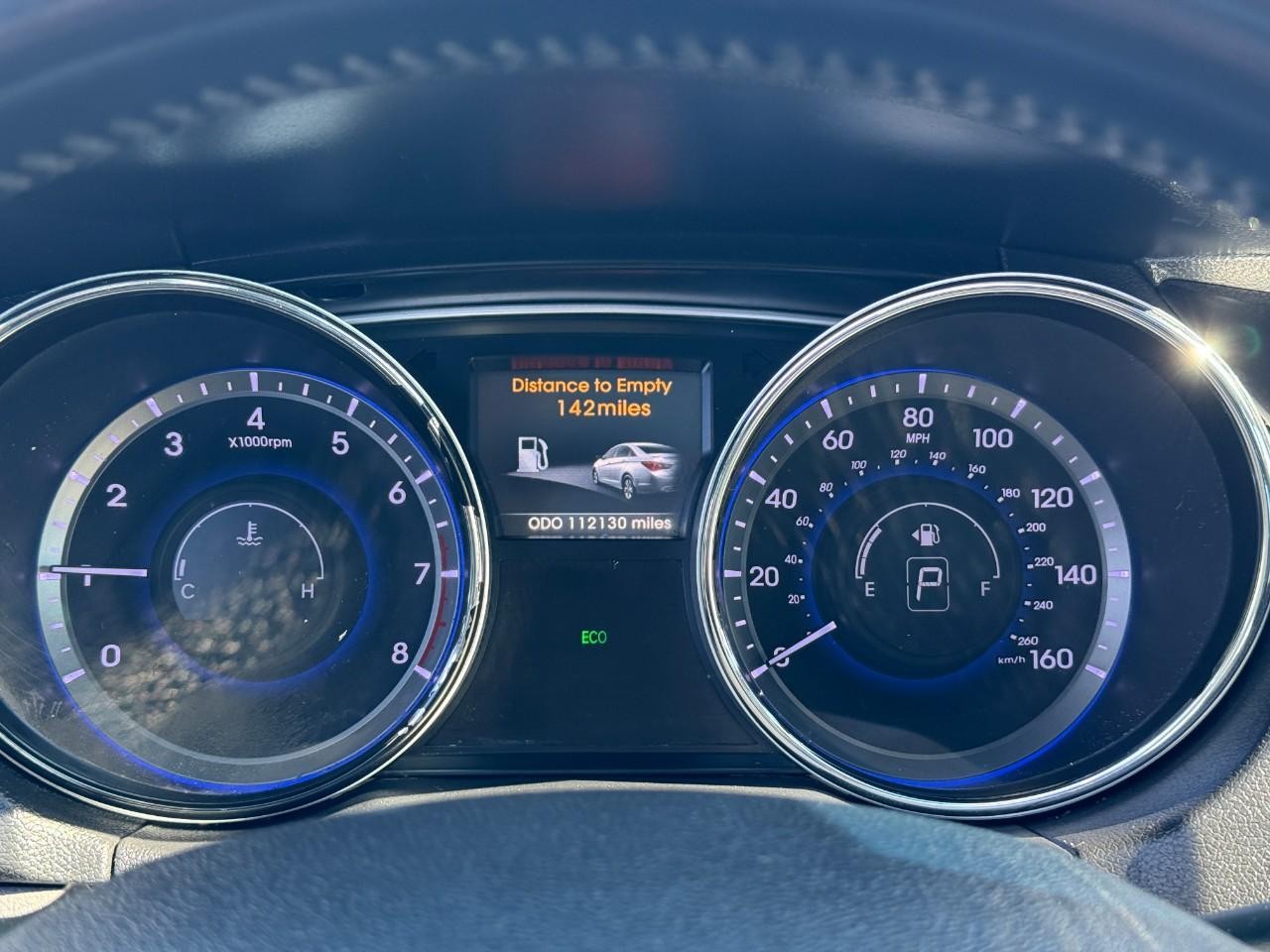 Hyundai Sonata Vehicle Full-screen Gallery Image 19