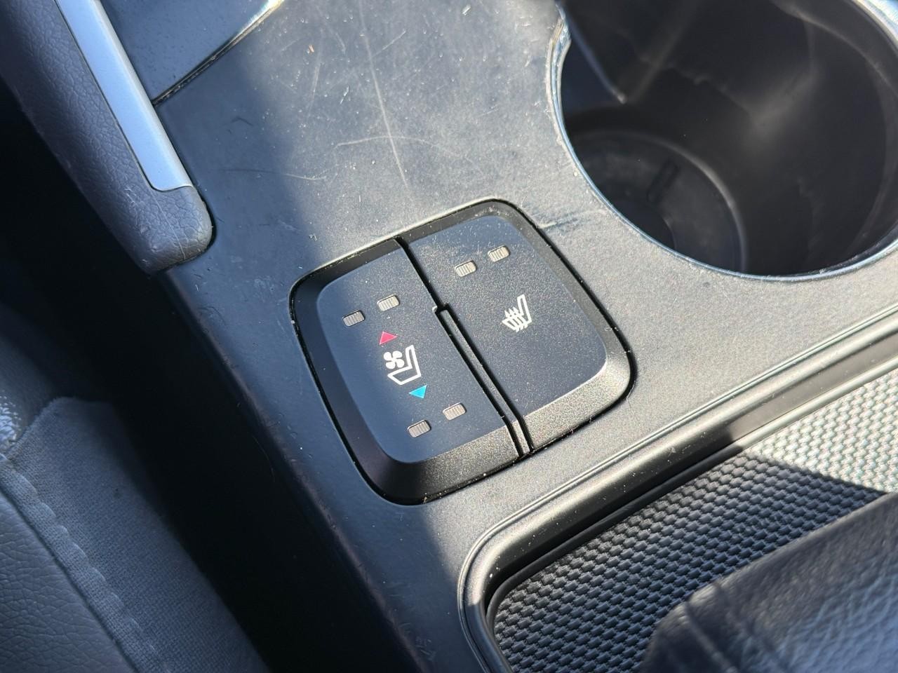 Hyundai Sonata Vehicle Full-screen Gallery Image 20