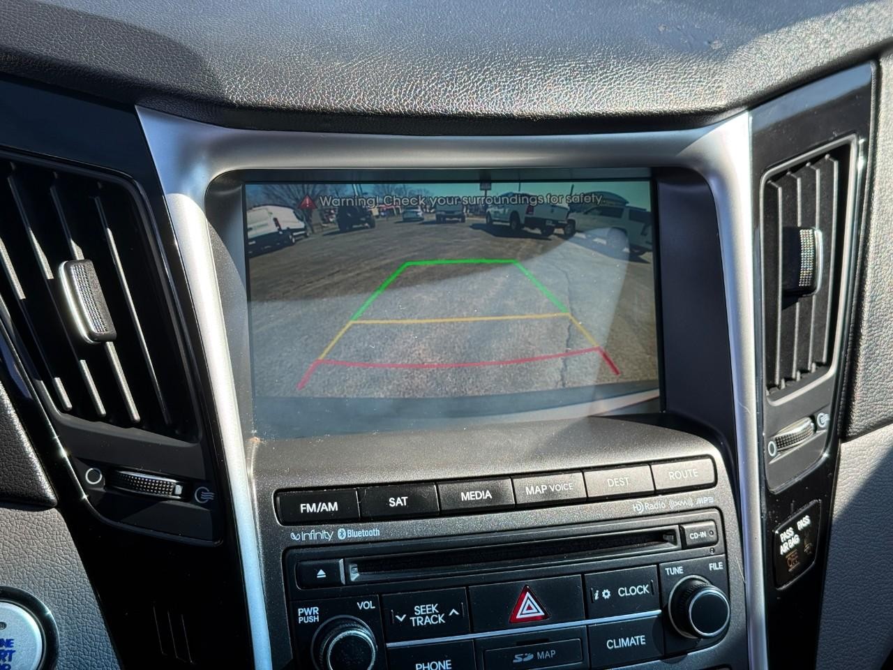 Hyundai Sonata Vehicle Full-screen Gallery Image 22