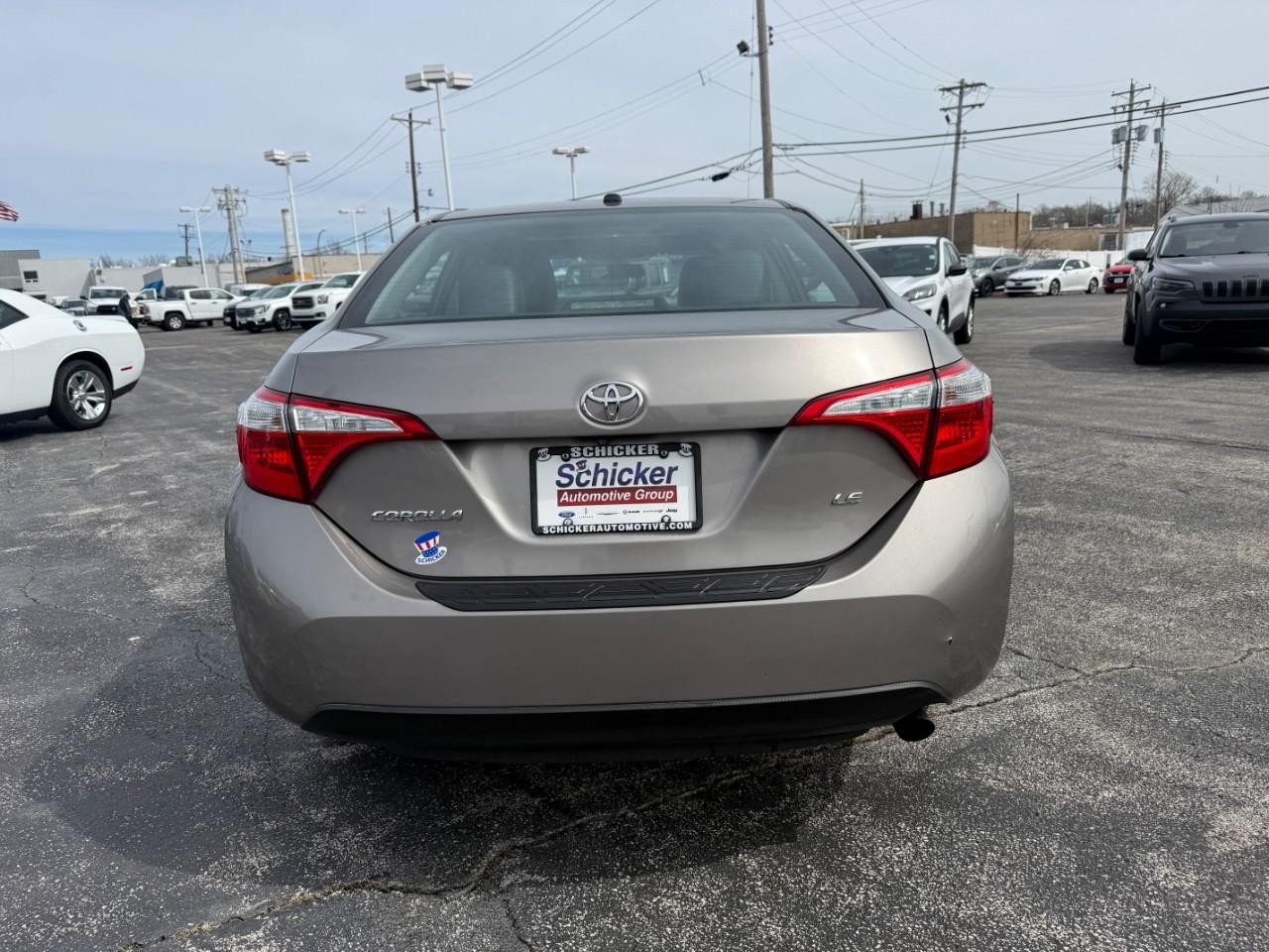 Toyota Corolla Vehicle Full-screen Gallery Image 07