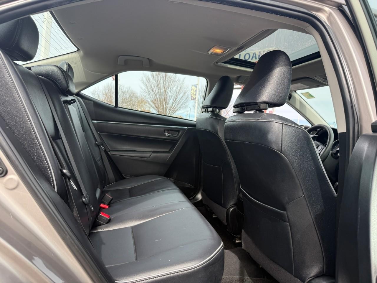 Toyota Corolla Vehicle Full-screen Gallery Image 08