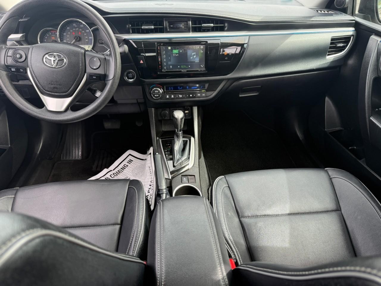 Toyota Corolla Vehicle Full-screen Gallery Image 09