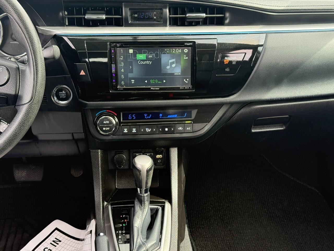 Toyota Corolla Vehicle Full-screen Gallery Image 12