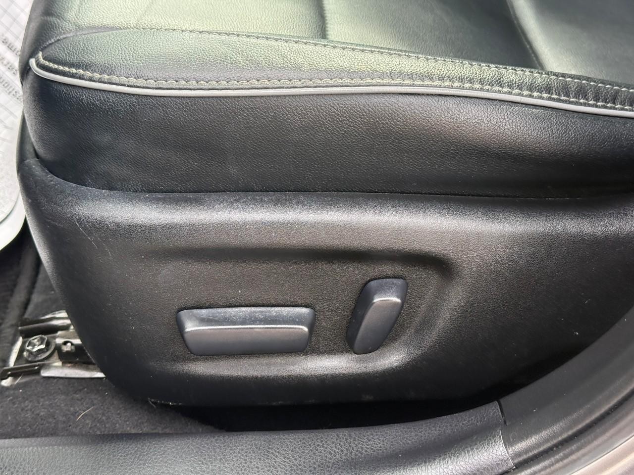 Toyota Corolla Vehicle Full-screen Gallery Image 16