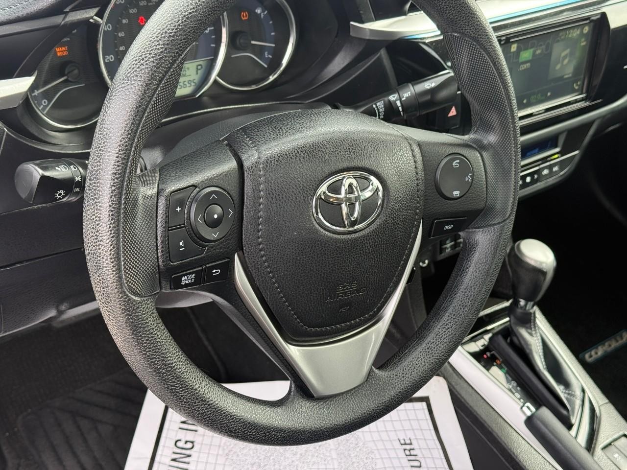 Toyota Corolla Vehicle Full-screen Gallery Image 17