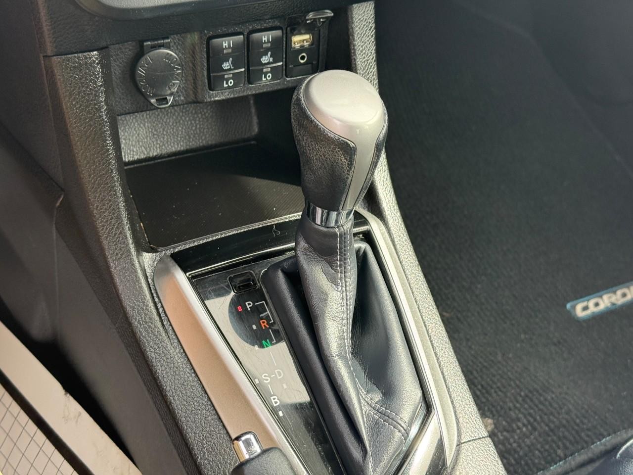 Toyota Corolla Vehicle Full-screen Gallery Image 19