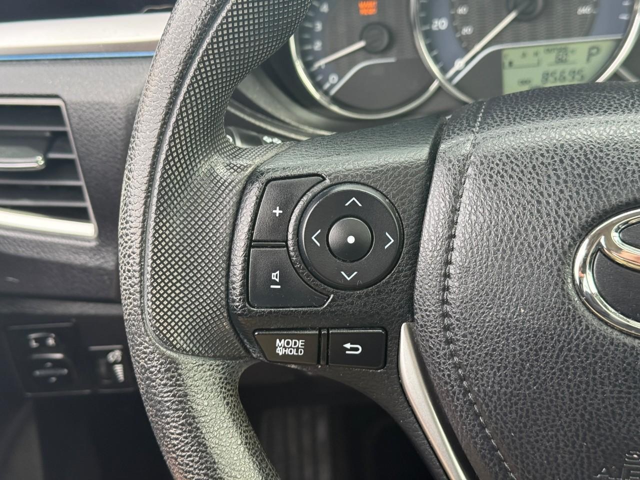 Toyota Corolla Vehicle Full-screen Gallery Image 21