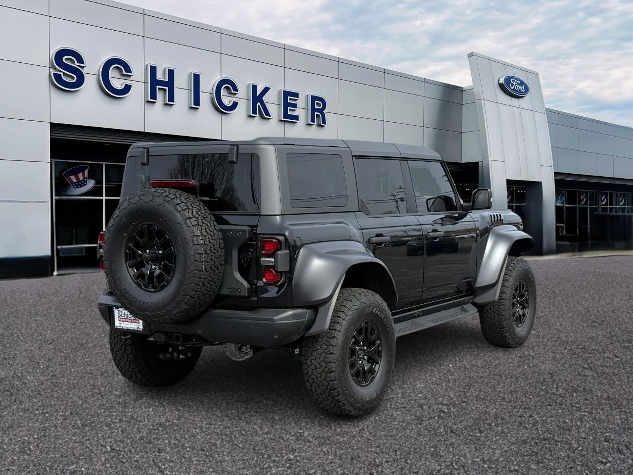 Ford Bronco Vehicle Full-screen Gallery Image 02