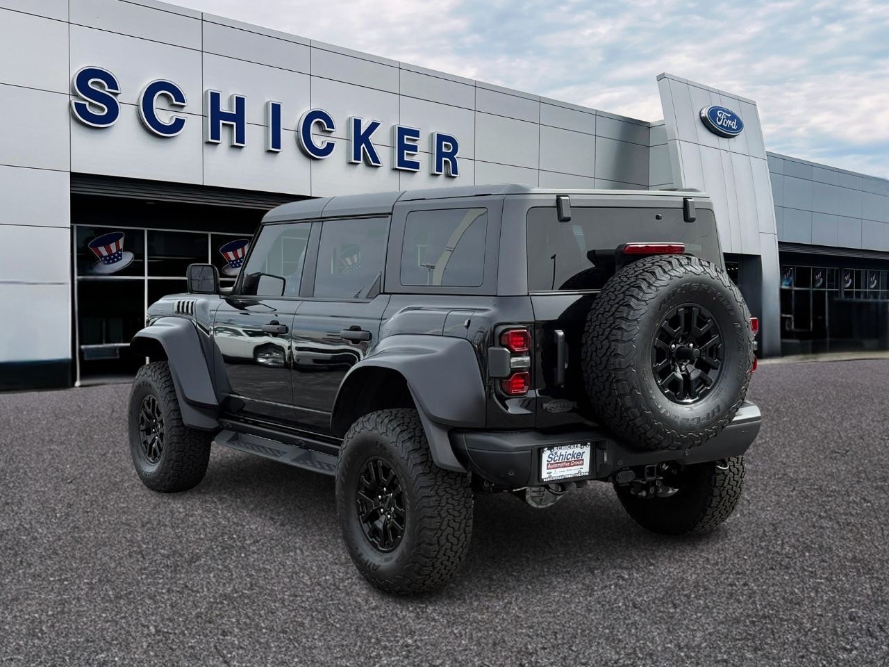 Ford Bronco Vehicle Full-screen Gallery Image 03