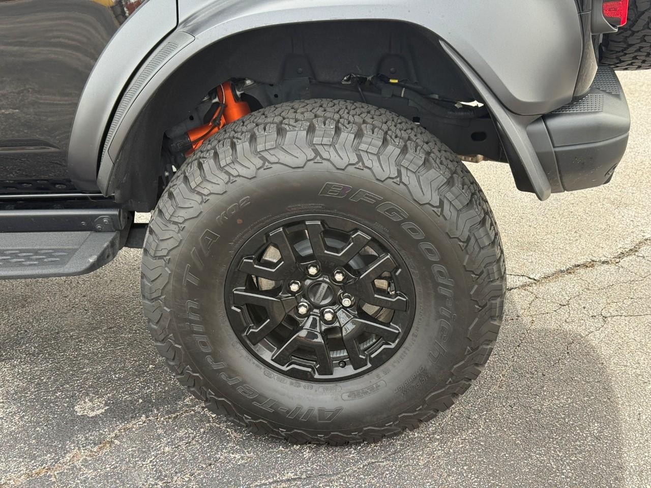 Ford Bronco Vehicle Full-screen Gallery Image 06