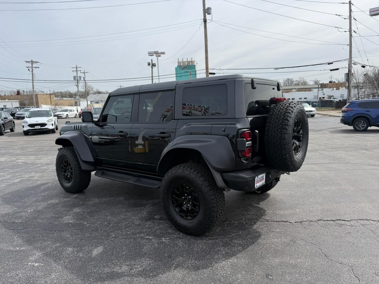 Ford Bronco Vehicle Full-screen Gallery Image 09