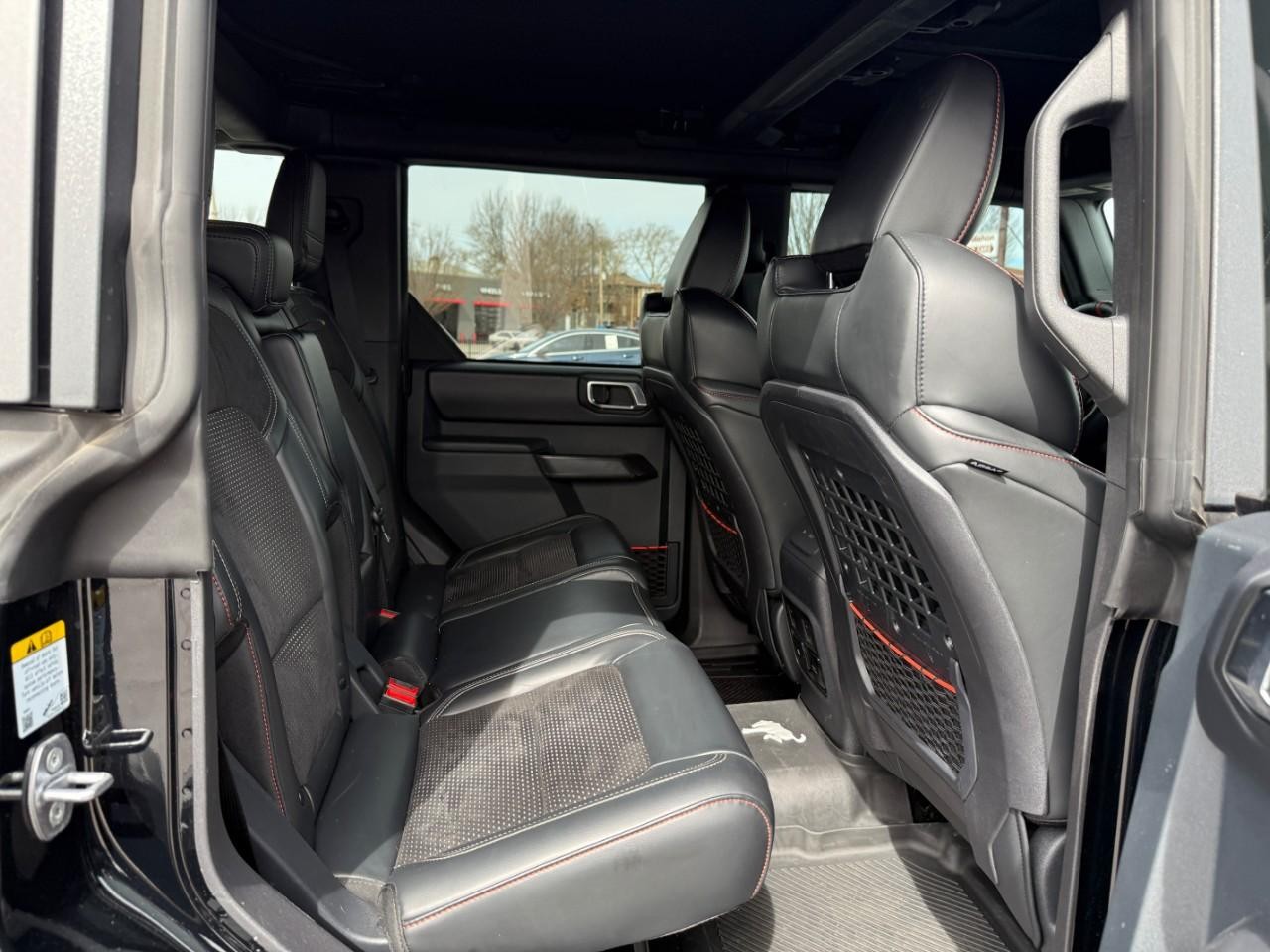 Ford Bronco Vehicle Full-screen Gallery Image 11