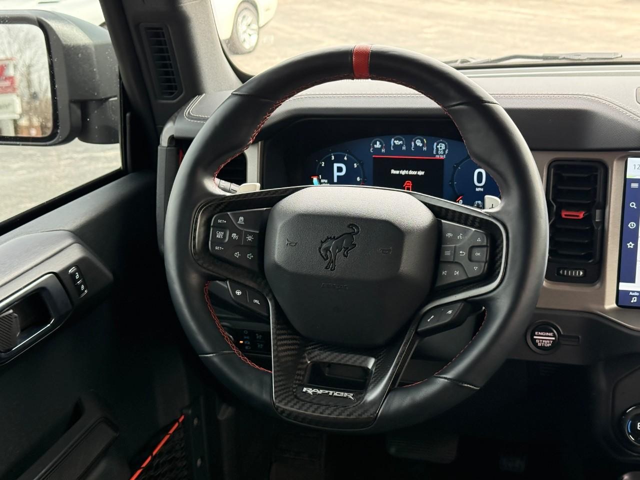 Ford Bronco Vehicle Full-screen Gallery Image 13