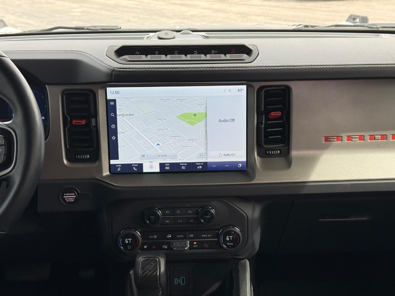 Ford Bronco Vehicle Full-screen Gallery Image 14