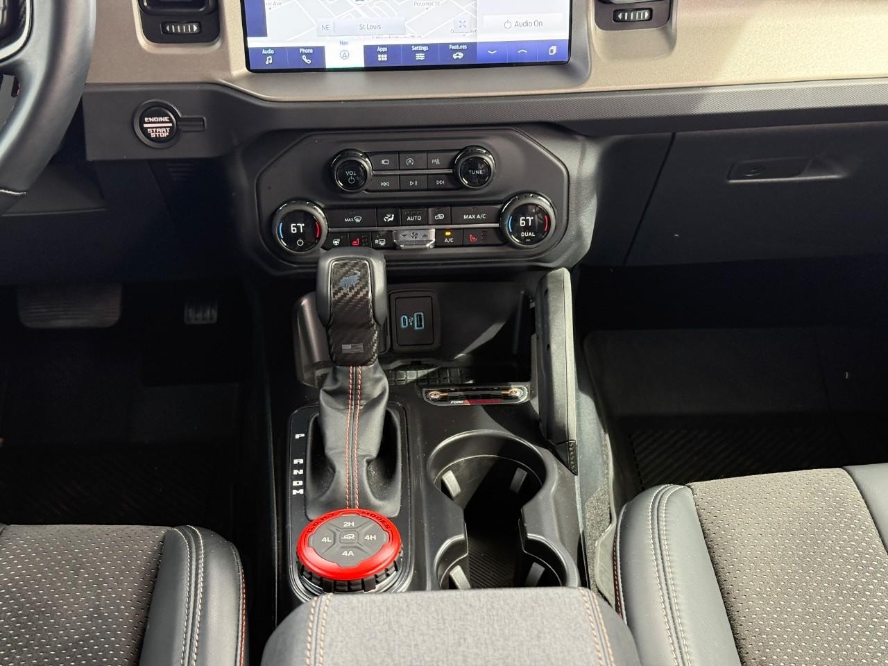 Ford Bronco Vehicle Full-screen Gallery Image 15