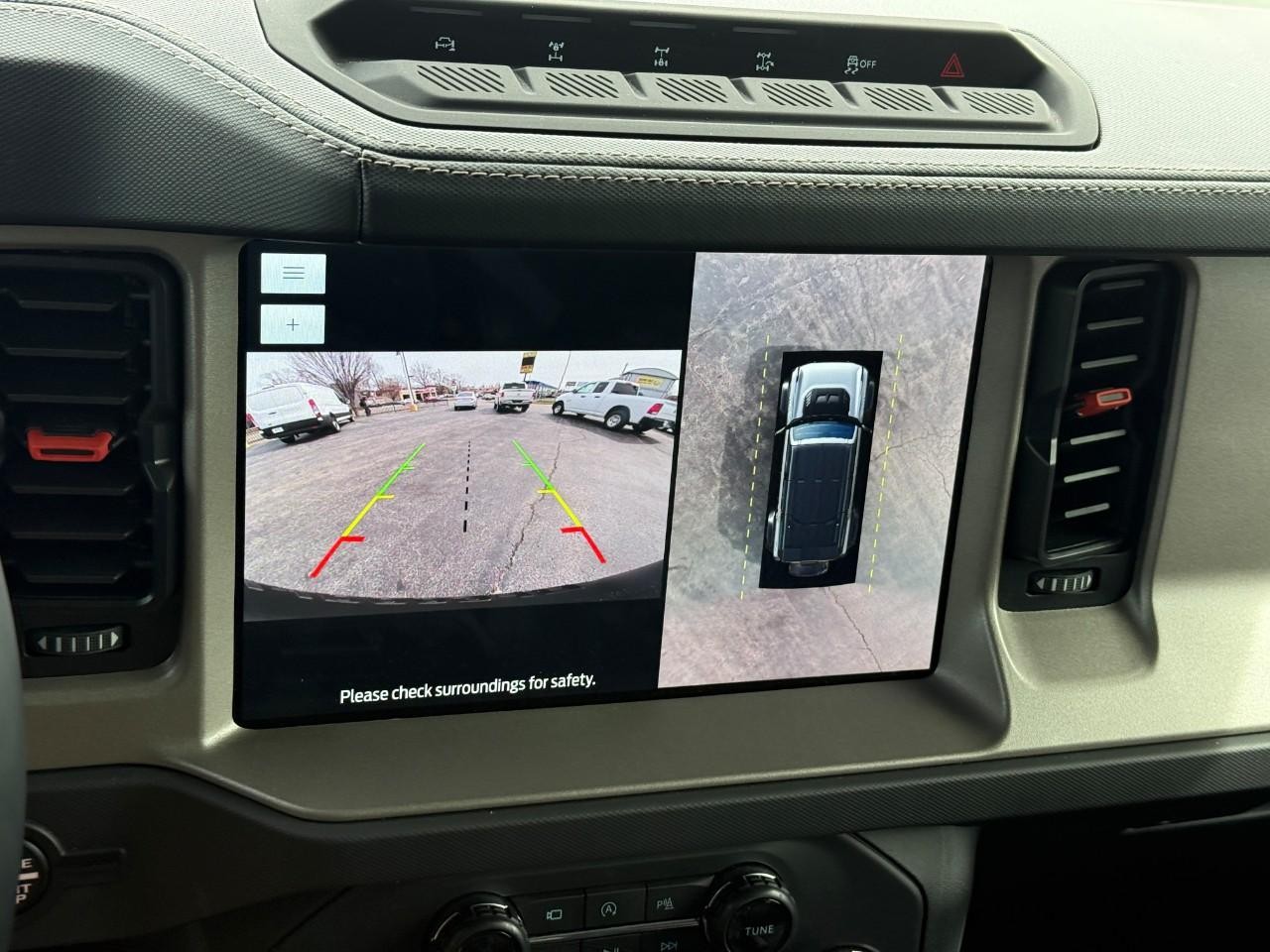 Ford Bronco Vehicle Full-screen Gallery Image 25