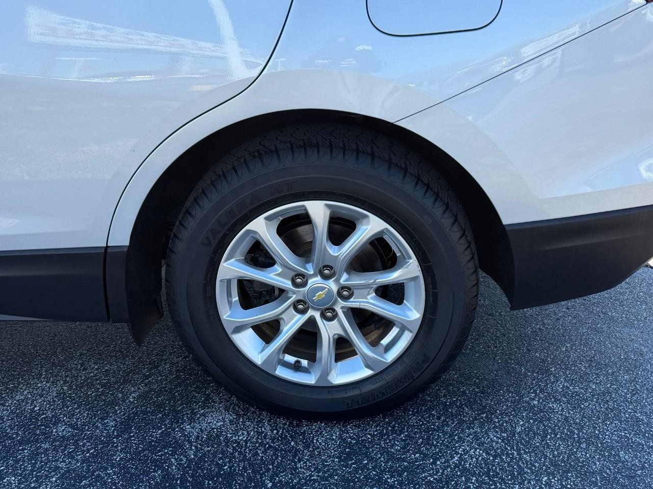 Chevrolet Equinox Vehicle Full-screen Gallery Image 09