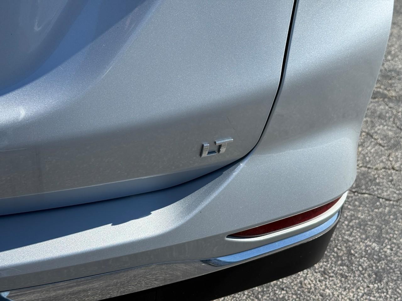 Chevrolet Equinox Vehicle Full-screen Gallery Image 10