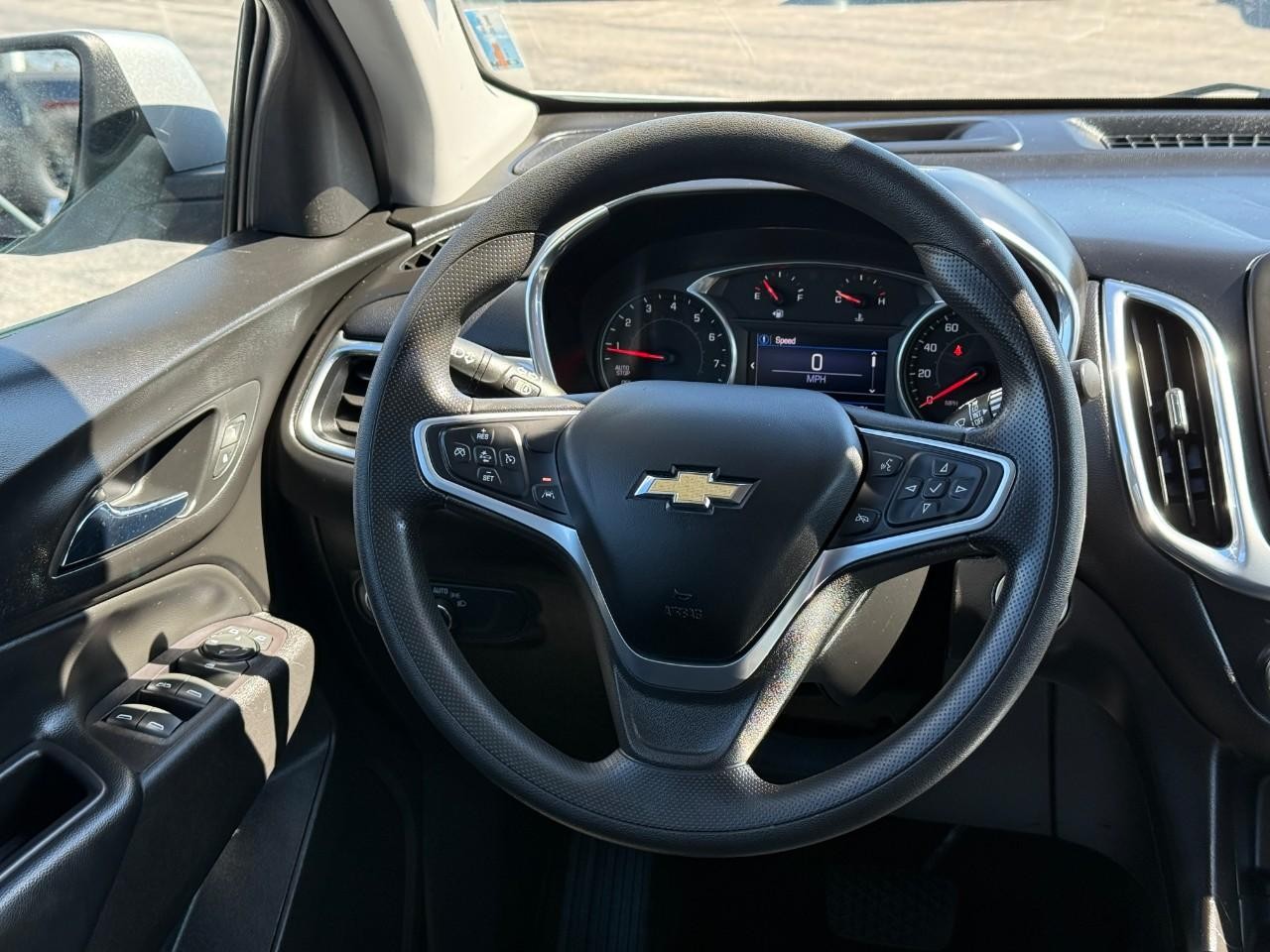 Chevrolet Equinox Vehicle Full-screen Gallery Image 13