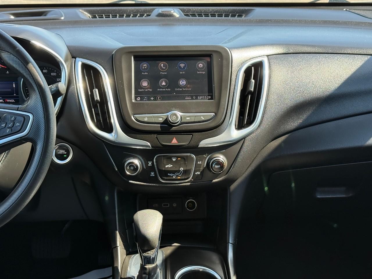 Chevrolet Equinox Vehicle Full-screen Gallery Image 14