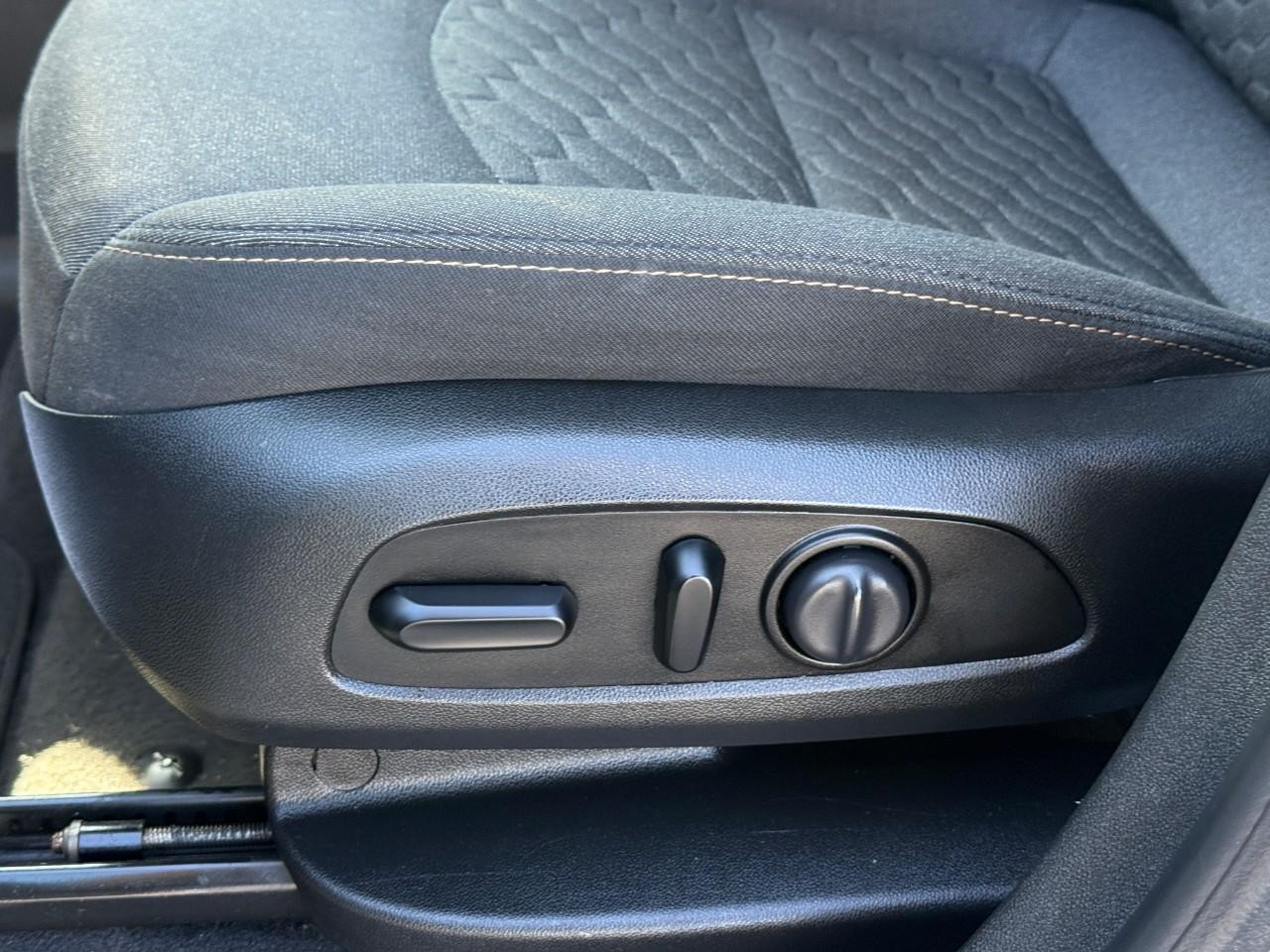 Chevrolet Equinox Vehicle Full-screen Gallery Image 18