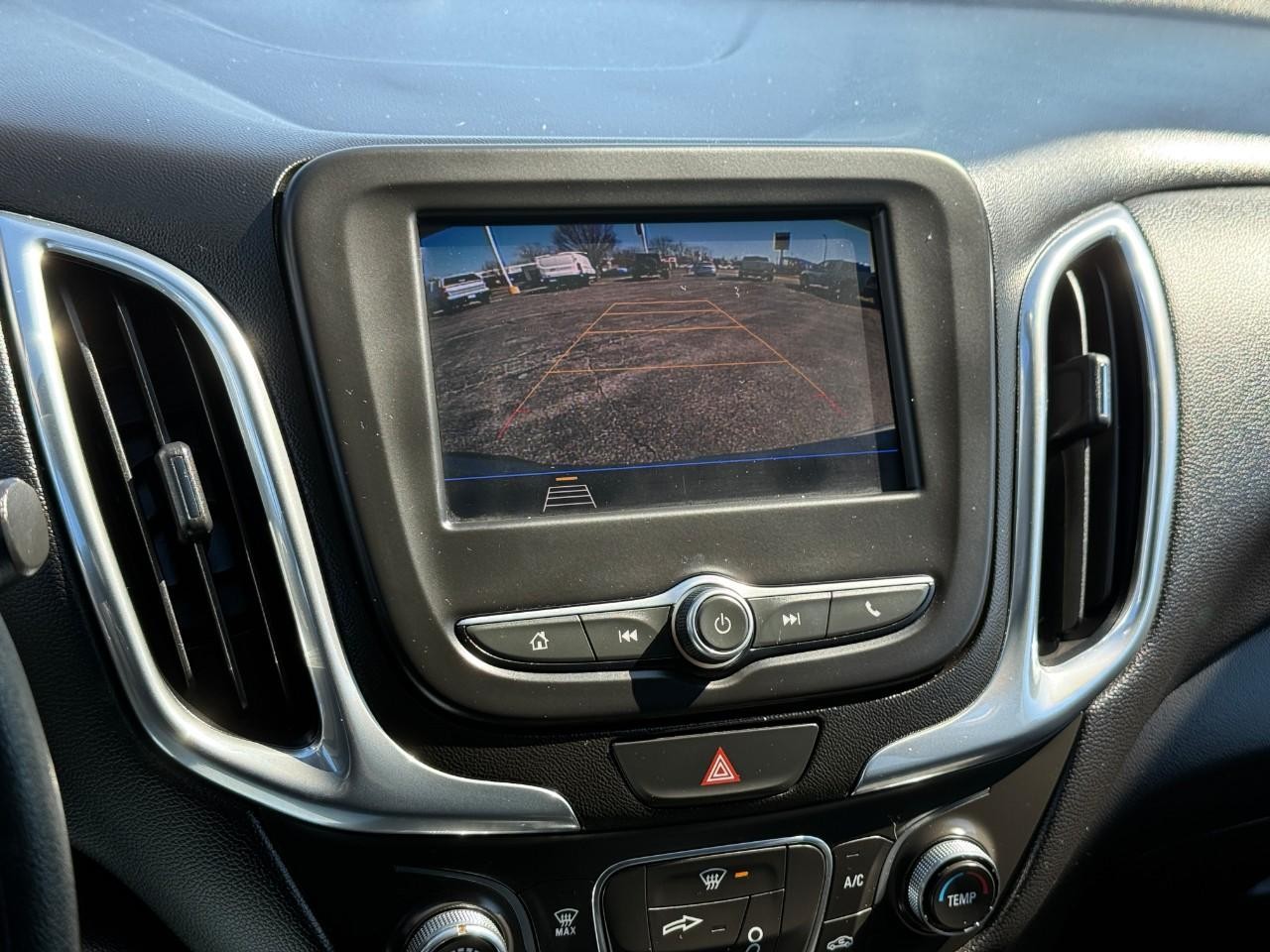 Chevrolet Equinox Vehicle Full-screen Gallery Image 23
