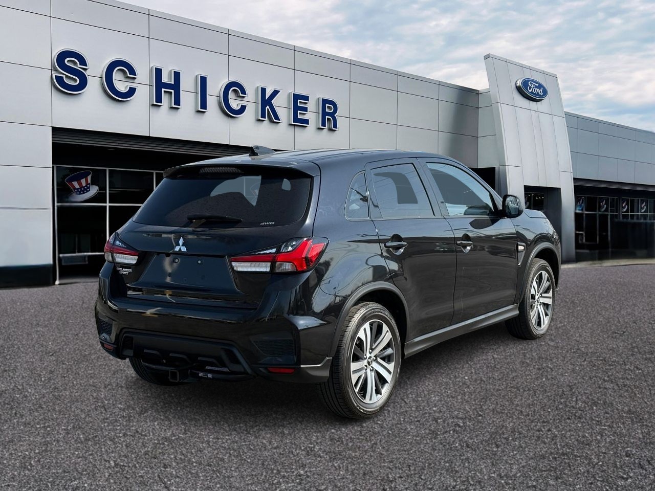 Mitsubishi Outlander Sport Vehicle Full-screen Gallery Image 02