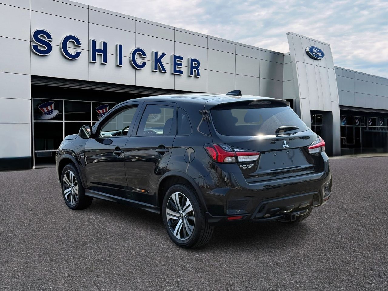 Mitsubishi Outlander Sport Vehicle Full-screen Gallery Image 03