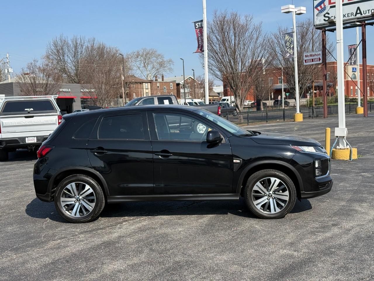 Mitsubishi Outlander Sport Vehicle Full-screen Gallery Image 05