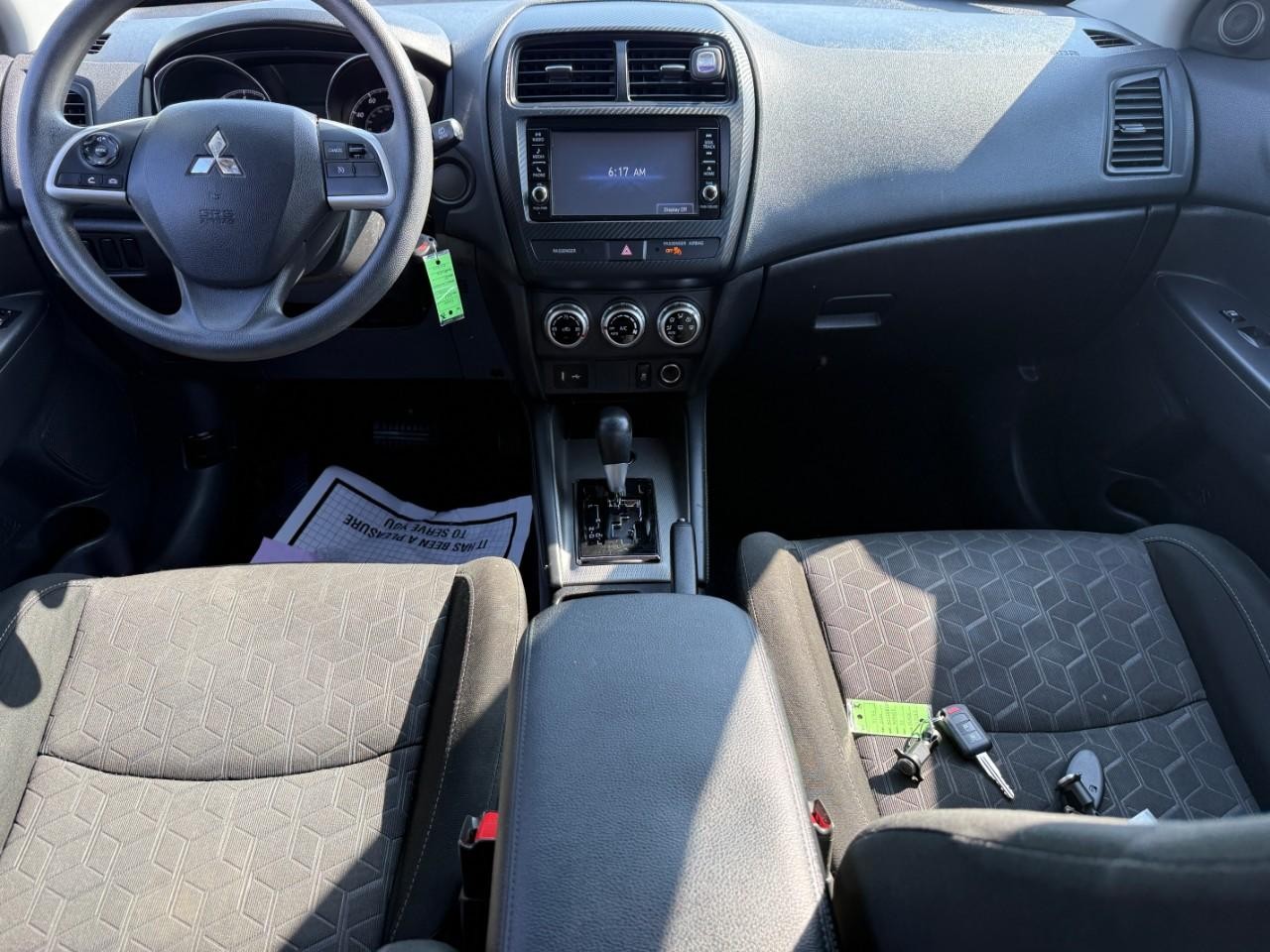 Mitsubishi Outlander Sport Vehicle Full-screen Gallery Image 12