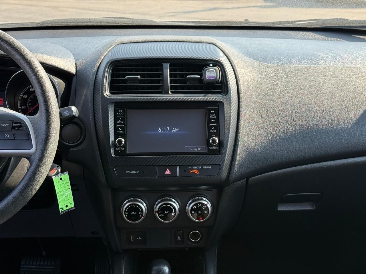 Mitsubishi Outlander Sport Vehicle Full-screen Gallery Image 14