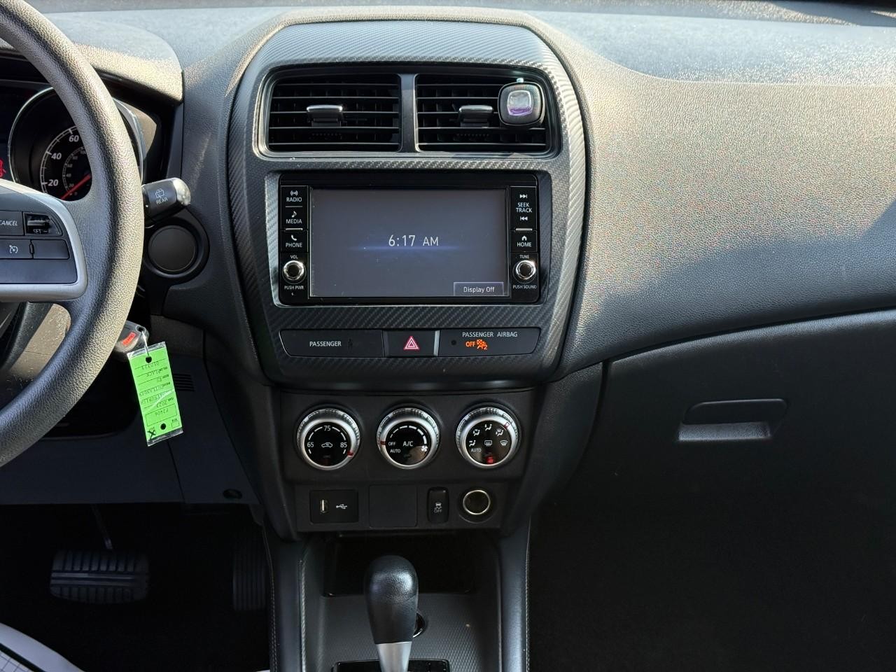 Mitsubishi Outlander Sport Vehicle Full-screen Gallery Image 15