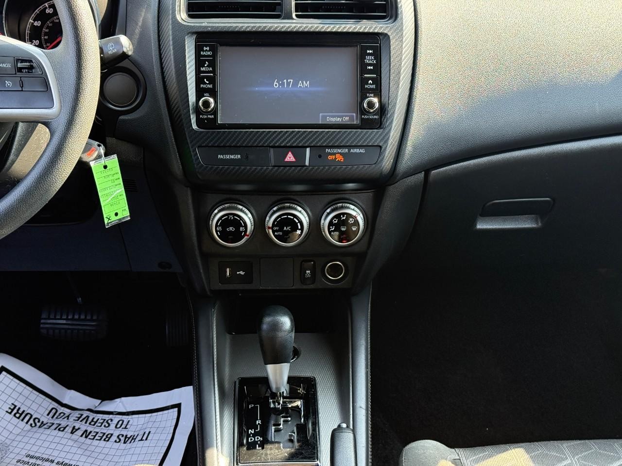 Mitsubishi Outlander Sport Vehicle Full-screen Gallery Image 16