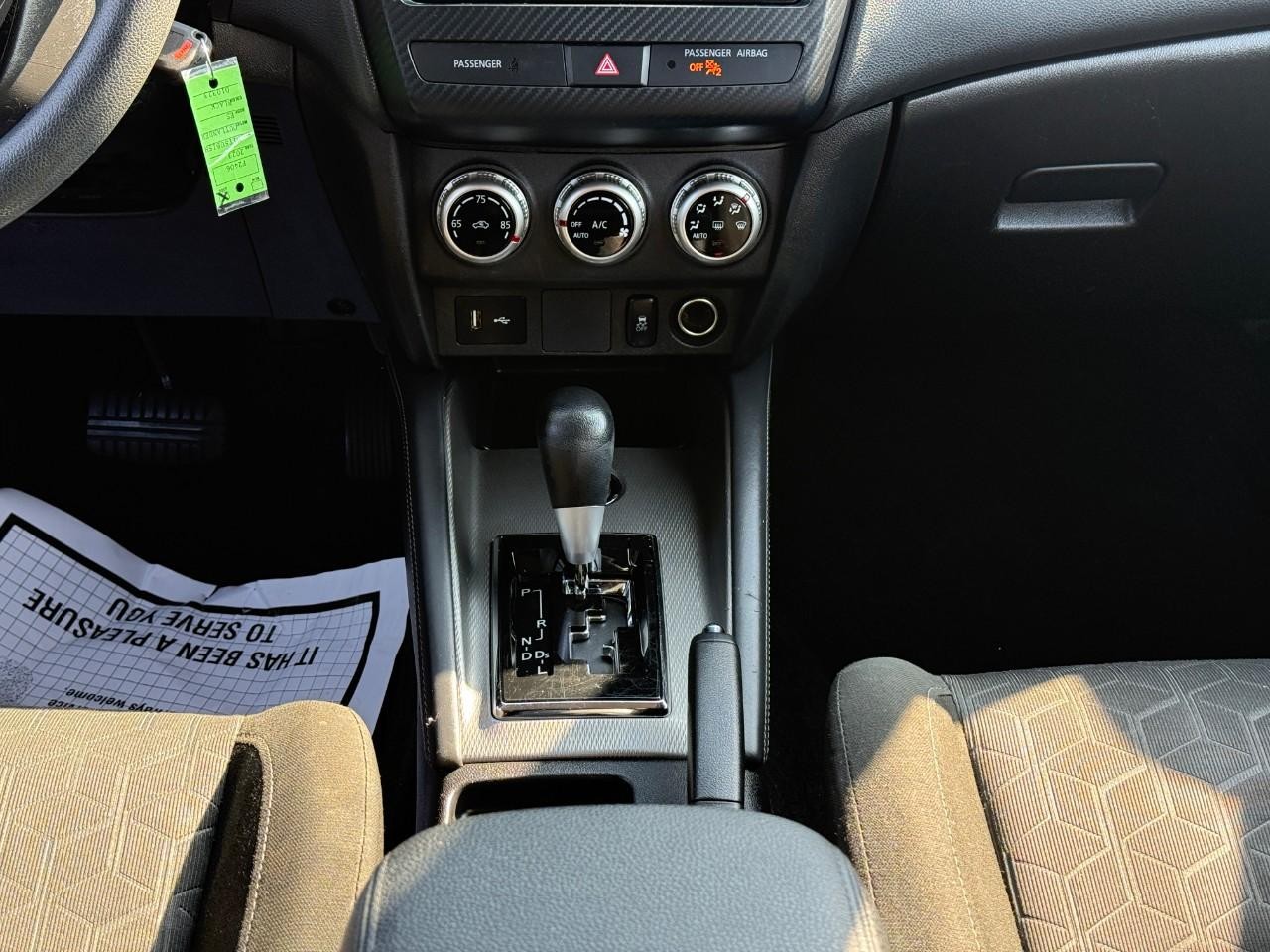 Mitsubishi Outlander Sport Vehicle Full-screen Gallery Image 17