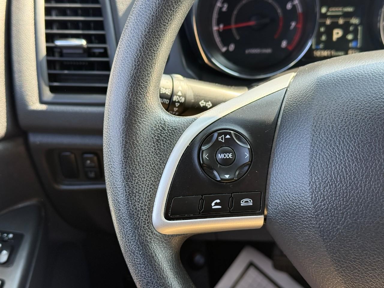 Mitsubishi Outlander Sport Vehicle Full-screen Gallery Image 20